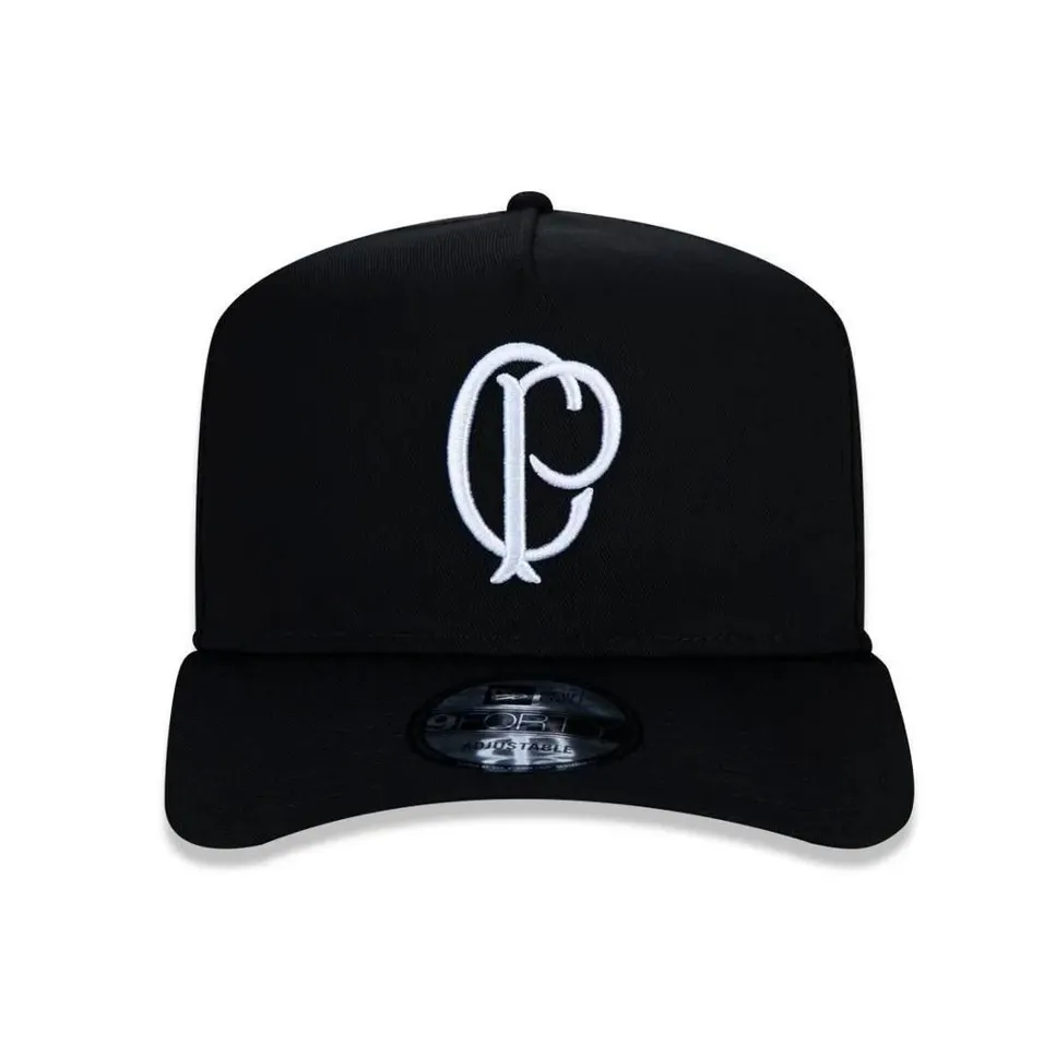 Boné preto New Era 9FORTY com logo do Corinthians bordado na frente e aba curva